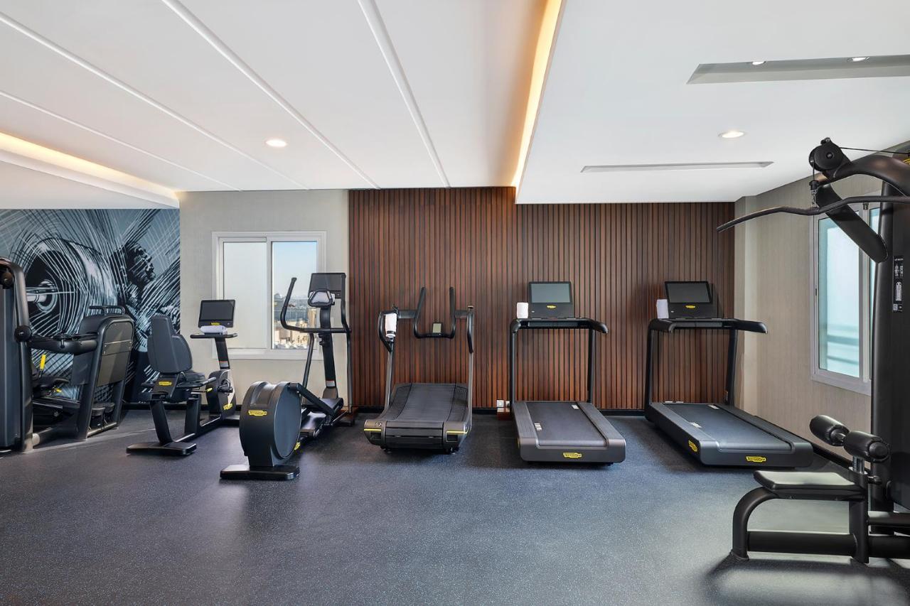 Готель Voco Al Khobar By Ihg Екстер'єр фото The gym at the hotel