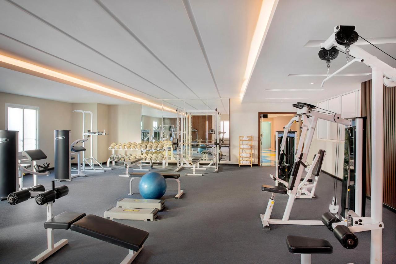 Готель Voco Al Khobar By Ihg Екстер'єр фото The gym at the hotel
