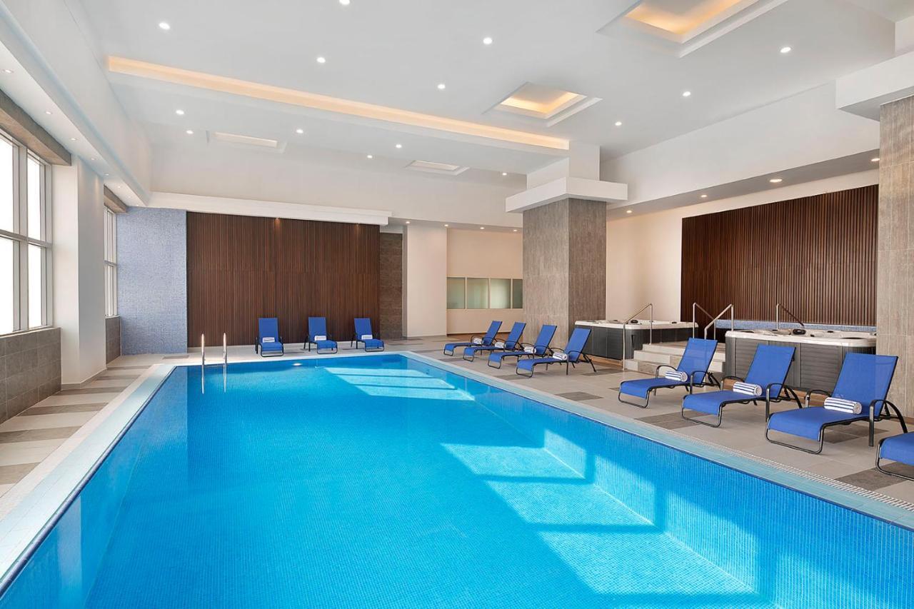 Готель Voco Al Khobar By Ihg Екстер'єр фото Indoor pool